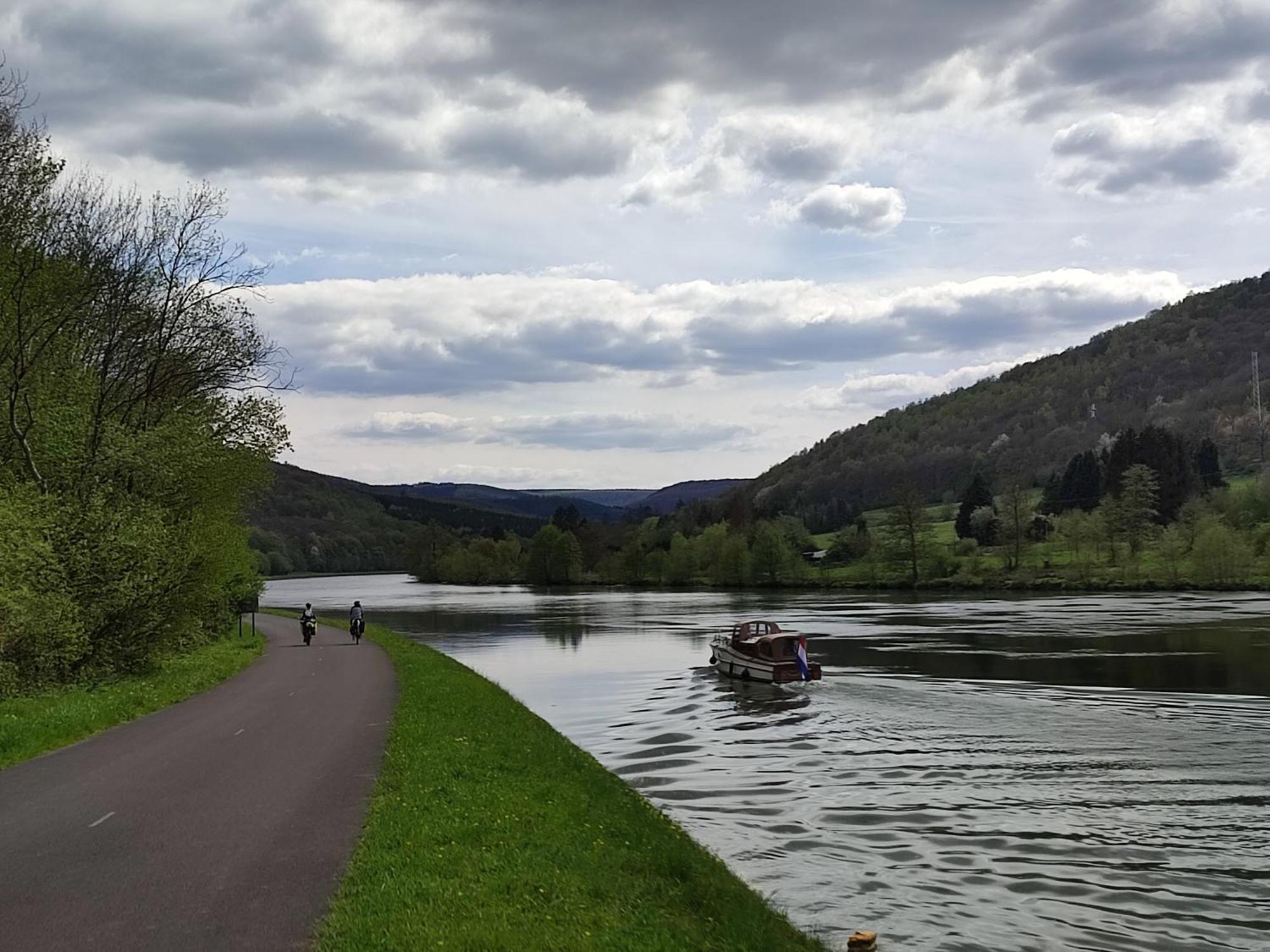Entre Meuse Et Foret Revin  Екстериор снимка