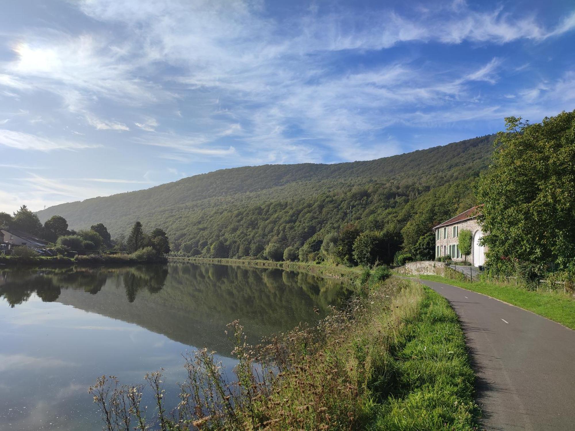 Entre Meuse Et Foret Revin  Екстериор снимка