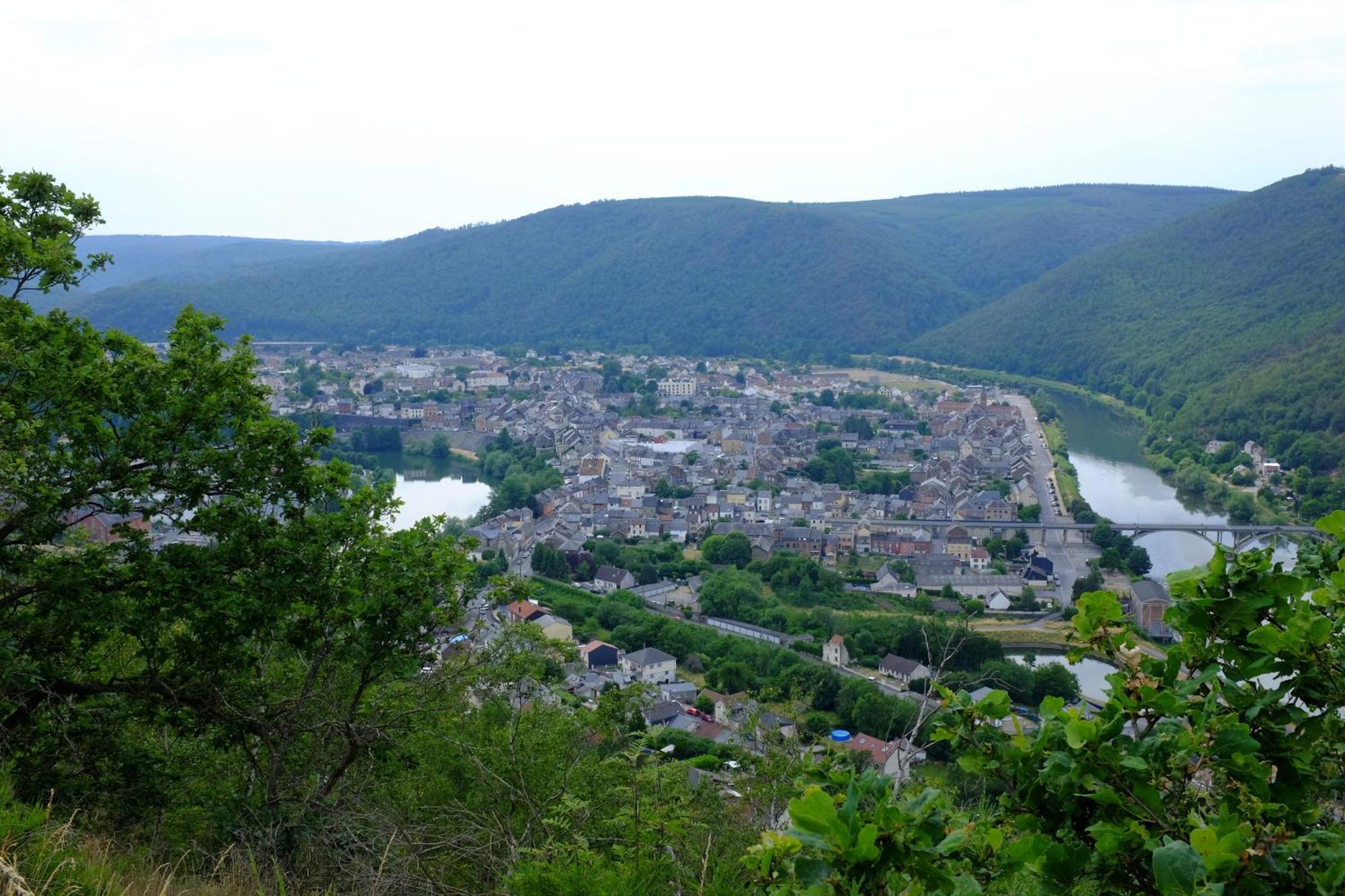 Entre Meuse Et Foret Revin  Екстериор снимка