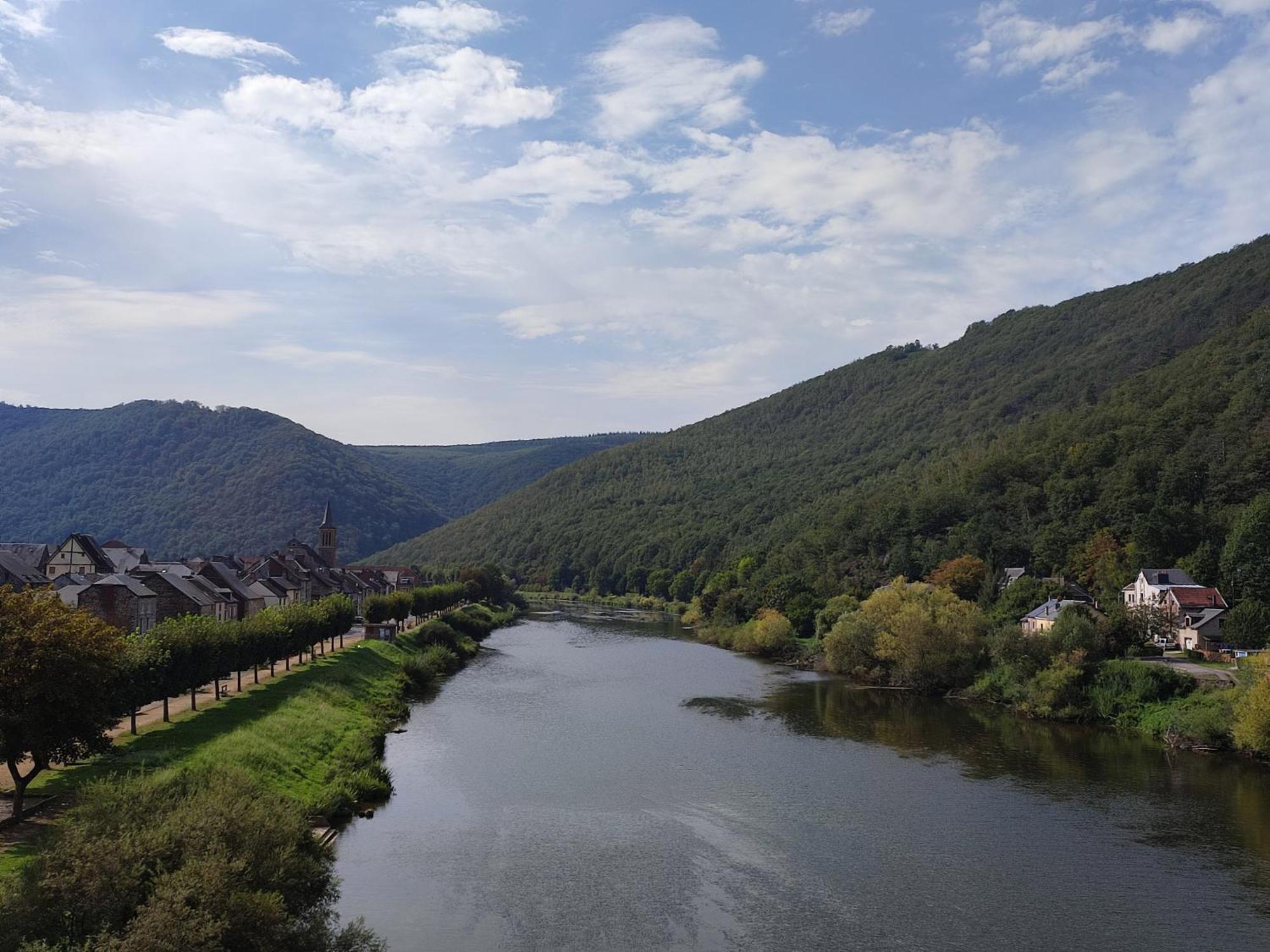 Entre Meuse Et Foret Revin  Екстериор снимка